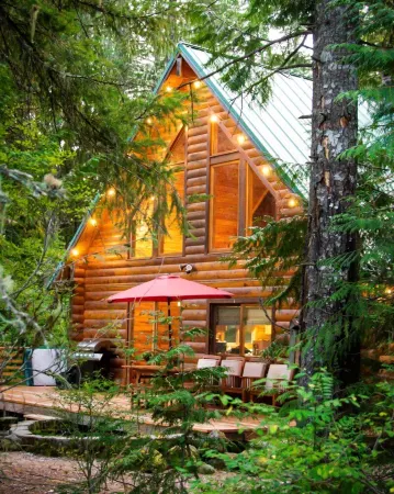 Majestic Mountain Home On 10 Acres with Hot Tub