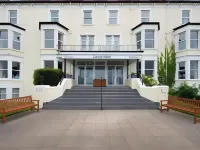 The Coast & Country Hotel Collection Hotel dekat St. David's Methodist Church