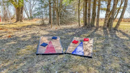 Lake Shore Luxury- 4-bedroom house in charming Escanaba with AC, WiFi. Book now