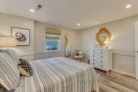 Cozy Beach Bungalow a Stone's Throw to the Beach!