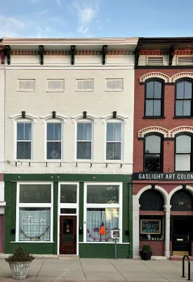 Luxury 1BR/BA Loft in the Heart of Downtown Marshall