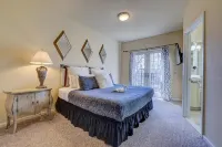 Pocono Retreat -1 Mile to Lake and Skiing! Hotels in Penn Forest Township
