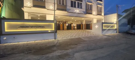 Nandhavanam A Business Class Residency Отели рядом с достопримечательностью «Арулмиг Марундеесварар Темпл»