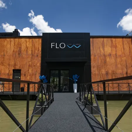 Flow Отели рядом с достопримечательностью «Парк Кошутняк»