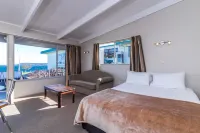 Twin Peaks Lakeside Inn โรงแรมใน