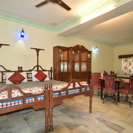 Sneh Deep Guest House Отели рядом с достопримечательностью «Торговый центр Pink Square Mall»