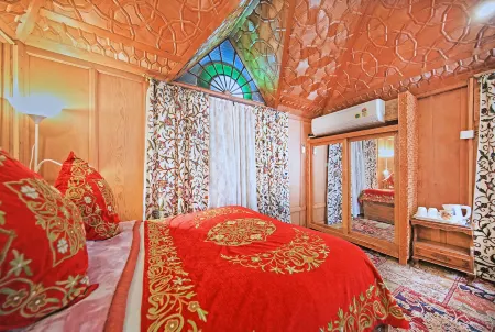 Kolu Group of Houseboats