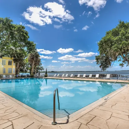 Lakeside Inn on Lake Dora