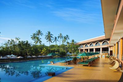 Outdoor Swimming Pool Araliya Beach Resort and Spa Photo