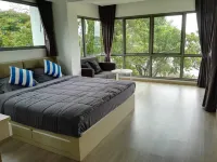 Beachfront accommodation in Sriracha with a private beach - 2-Star