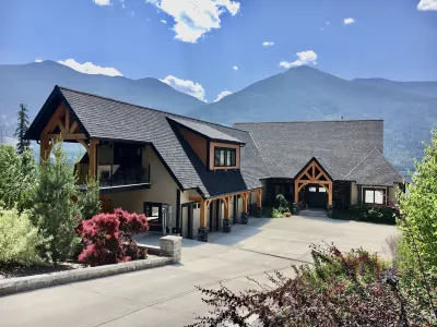 Kootenay Wild Hotels in 