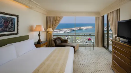 InterContinental Hotels Phoenicia Beirut Отели рядом с достопримечательностью «Рынки Бейрута (Суки)»