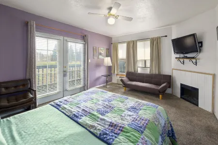 第十洞高爾夫旅館