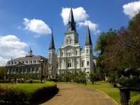 Comfortable Rooms Near All Nola Hot Spots