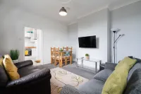 Spacious 4Br, Parking, Near Centre, Accommodates 7