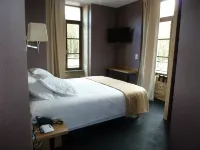 Logis l'Hôtel d'Arc Hotels in Pichanges