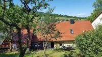 Charmantes Ferienhaus Mit Naturgarten Hotels in Unterweid