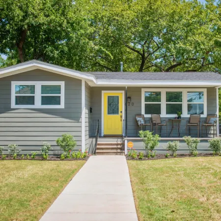 Walk to the Silos! 3 Bed 1960's Bungalow Near Baylor