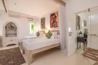 Amani Beachfront Villa  by YourHost, Watamu Các khách sạn ở Uyombo