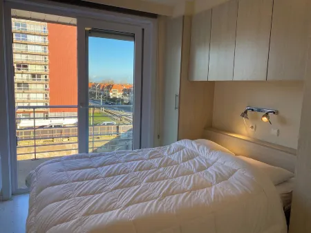 Apartment in Nieuwpoort with Terrace