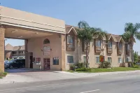 Super 8 by Wyndham Bakersfield South CA - Motels