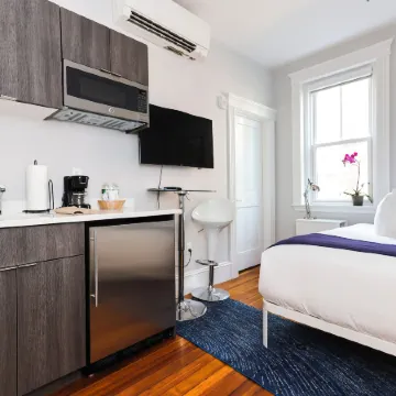 Maverick Suites at 89 Marion Отели рядом с достопримечательностью «Бостонский колледж»