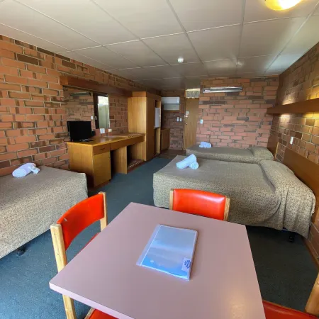 Hawker Hotel Motel