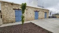 Stay Akoni House Hotels in Lyso