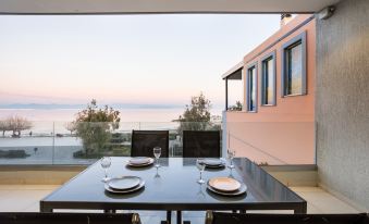 Beachfront Artemida Retreat - Peony Seabreeze Gem