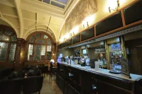 Crown & Mitre Hotel - bar