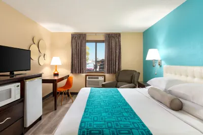 Howard Johnson by Wyndham Waterloo/Cedar Falls Hotels near واترلو