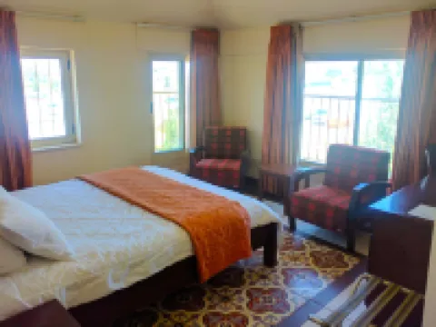 アルハンブラ パレス ホテル スイーツ ラマッラのホテル