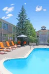 Ethan Allen Hotel - Pools