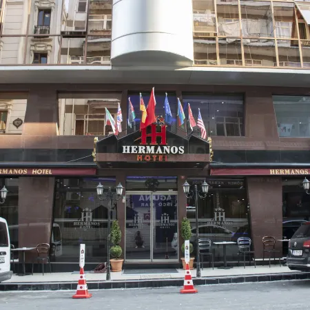 Hermanos Hotel
