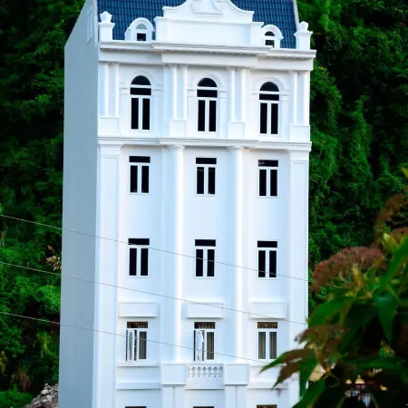Cat Ba Green Hotel Отели рядом с достопримечательностью «Порт Cat Ba»