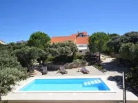 Home with a Private Terrace in a Quiet Area, Near the Sea