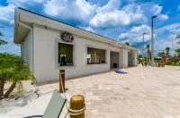 New Magically Themed Condo w Pool View