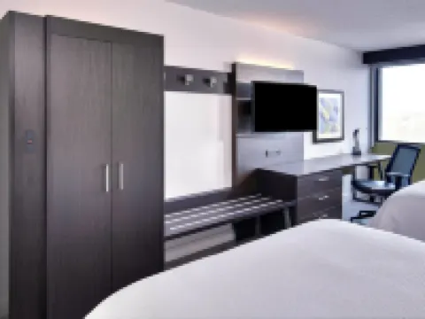 Holiday Inn Express & Suites MISSISSAUGA-TORONTO SOUTHWEST by IHG Hotels near Kariya Park