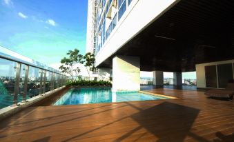 Warm and Cozy Studio Room at Menteng Park Apartment