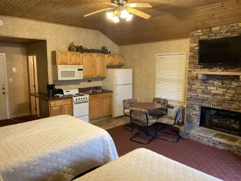 卡爾北側汽車旅館和小屋