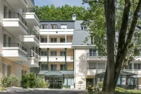 MÉDICIS Home Dijon les Petites Roches Hotels in Longvic