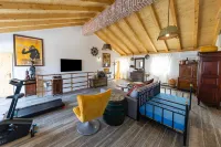 Villa Maza Hotels in Pasman