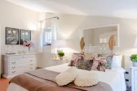 Fattoria Camigliano, Luxury Farmhouse with Pool inside a Wine Estate -  case vacanza in affitto