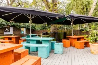 Hand and Spear Hotels in Chertsey