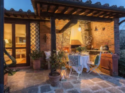Rosyabate Cottage, with Private Garden and Views Between Lucca and Pistoia Hotels in Uzzano