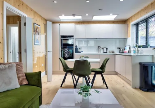 Green Mews 3 with Free Parking - by My Getaways - parking