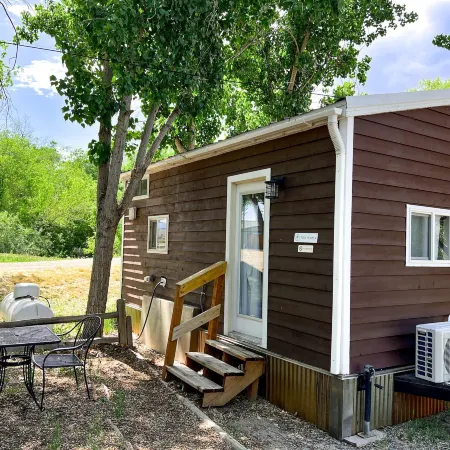 Cedar Creek Lodging & RV Park