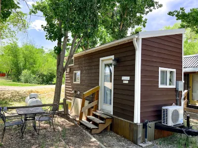 Cedar Creek Lodging & RV Park Hotel di Montrose