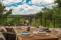 Kruger Shalati - Train on the Bridge & Garden Suites - Frühstück
