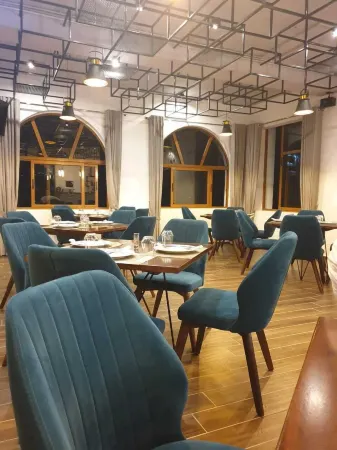 Te Gjyshi (at Grandfather) Отели рядом с достопримечательностью «Берат Касл»